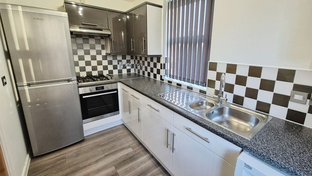 Property photo 3 of 12 Kitchen