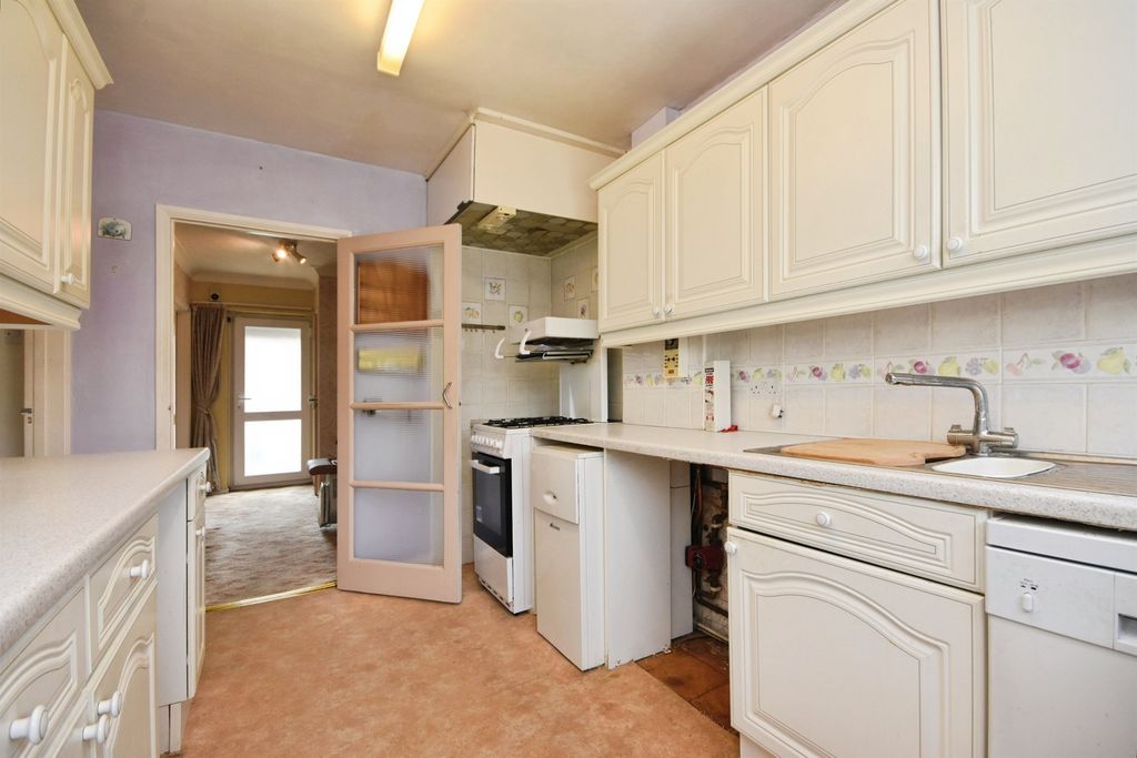 Property photo 3 of 28