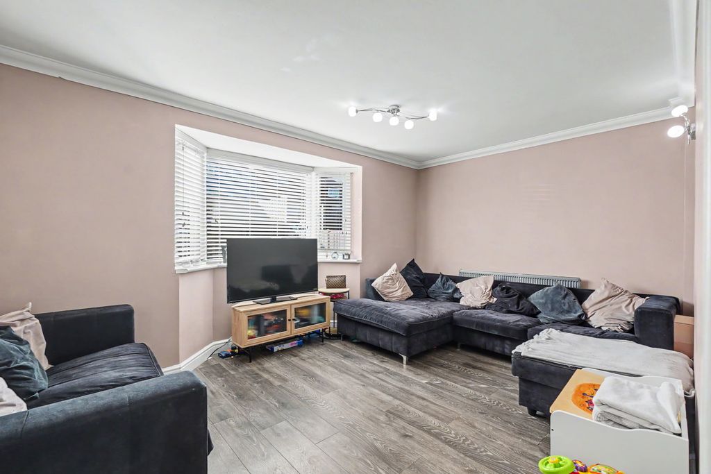 Property photo 2 of 32