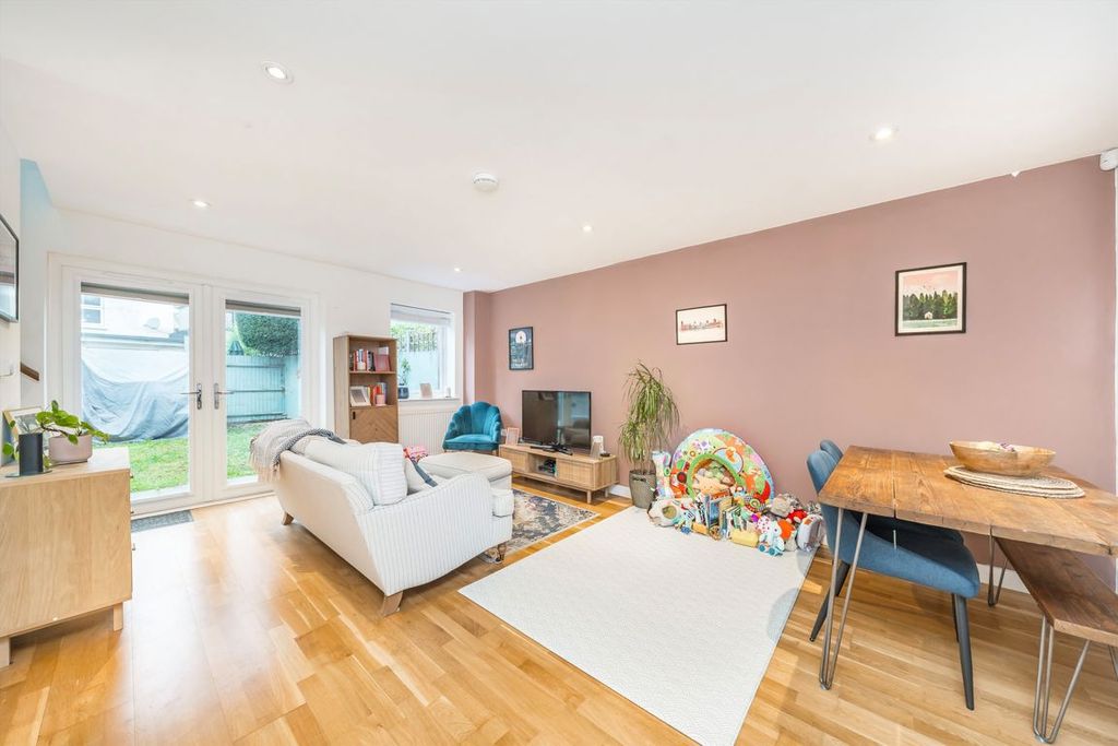 Property photo 2 of 7
