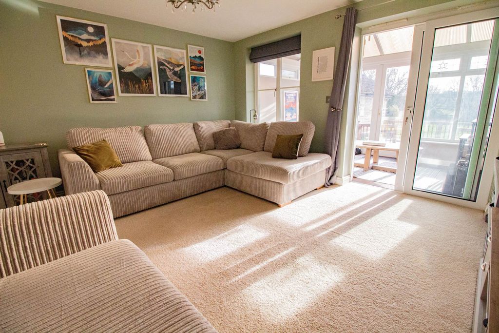 Property photo 3 of 28