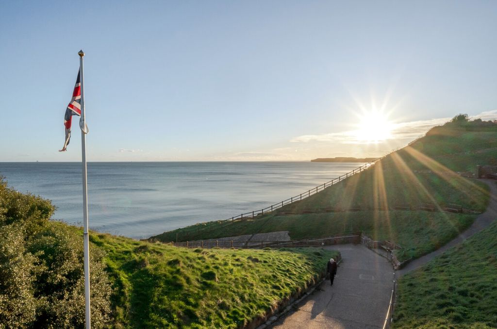 Property photo 2 of 42 1383061-31-691F50...