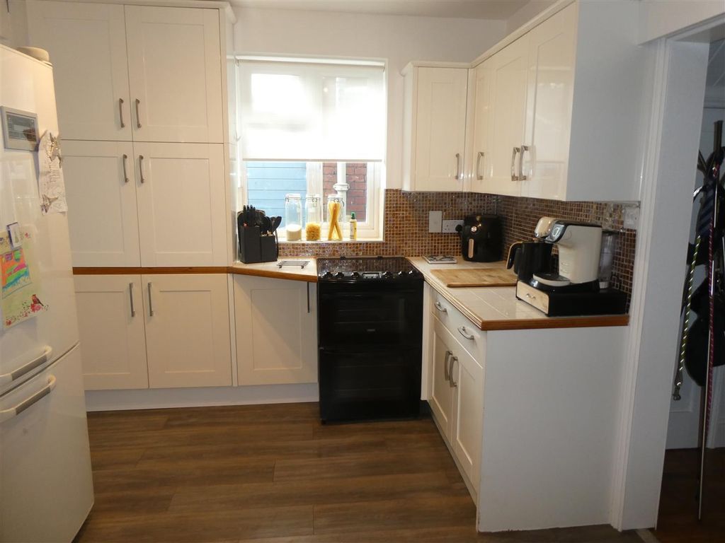 Property photo 3 of 7 P1050041.Jpg