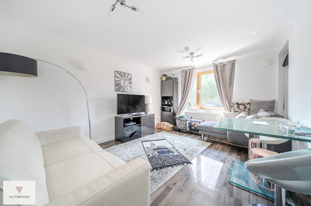 Property photo 2 of 13 3937711