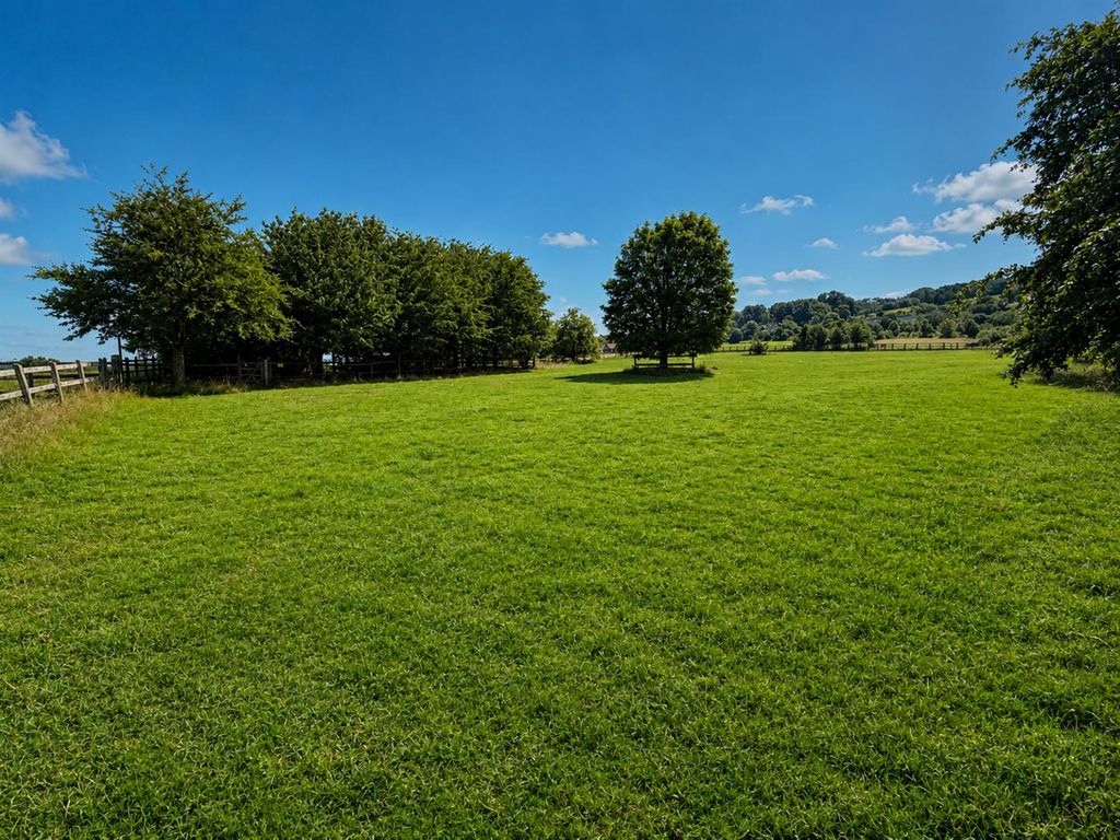 Property photo 3 of 33