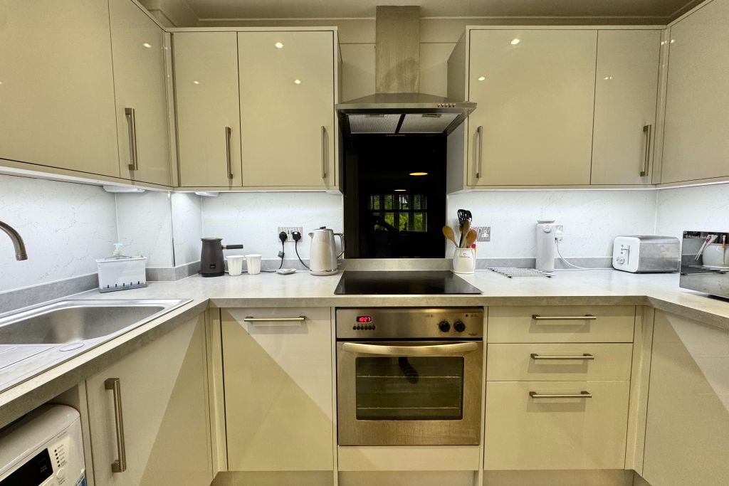 Property photo 2 of 9 Kitchen