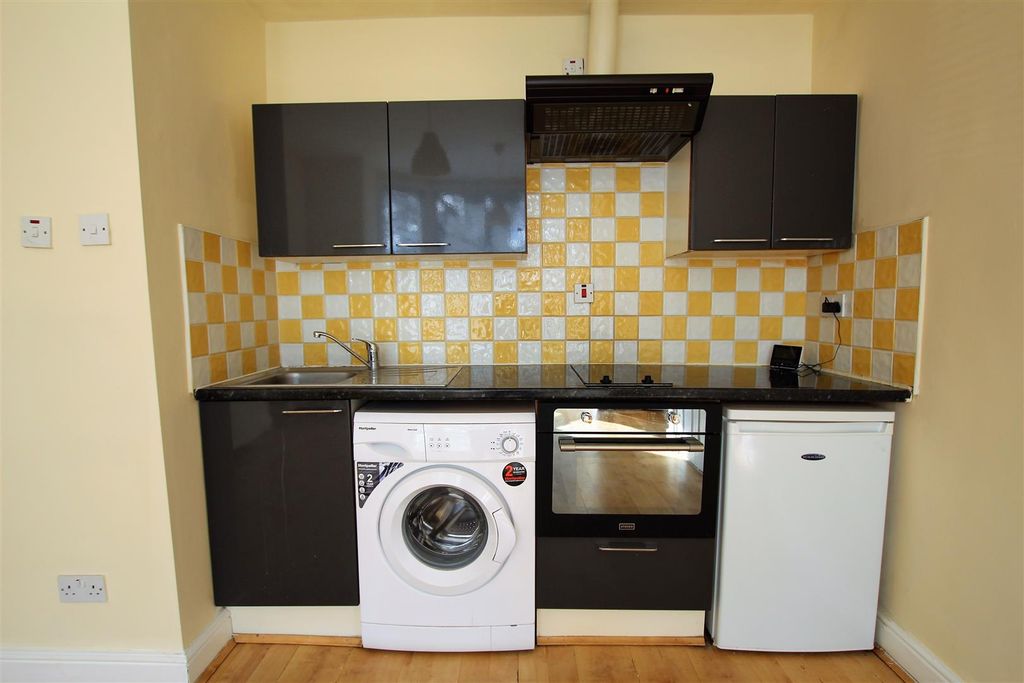 Property photo 3 of 6 Kitchen.Jpg