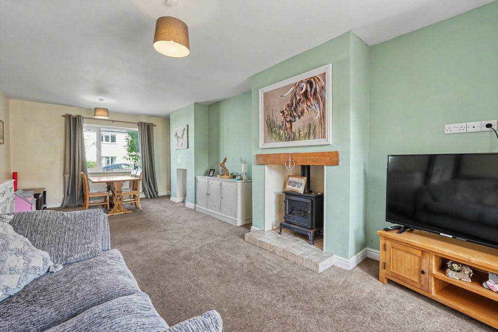 Property photo 3 of 27