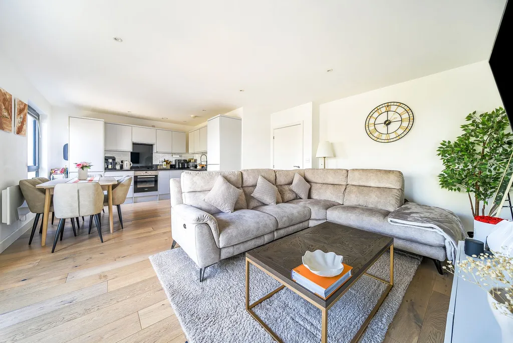 Apartment in Southampton, Ocean Village - More