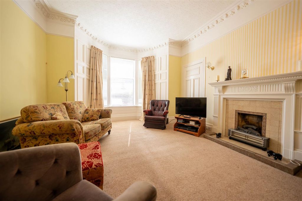 Property photo 3 of 38 Dsc09409-Hdr.Jpg
