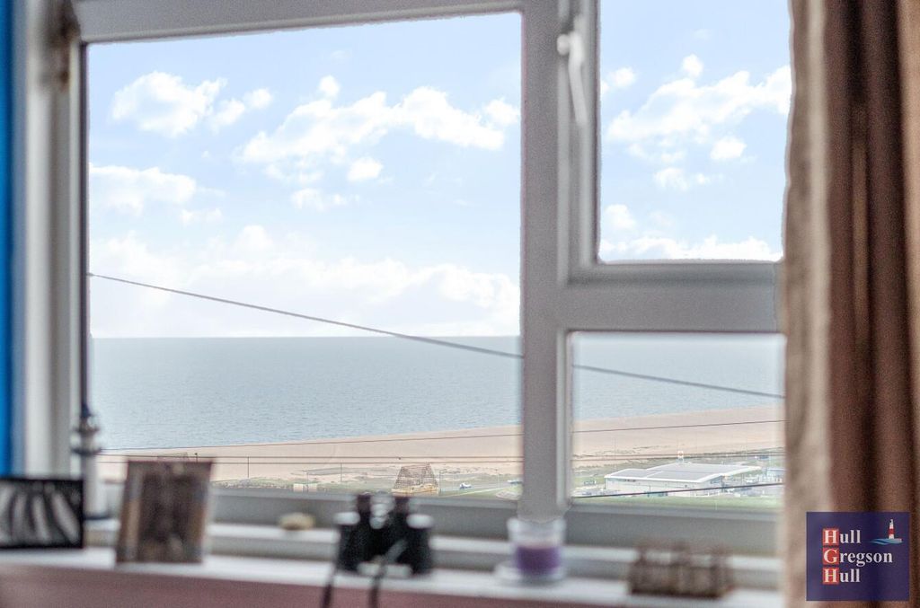 Property photo 2 of 32 c0012B34-763d-43A8-A485-337F7Ddd9Acf.Jpg