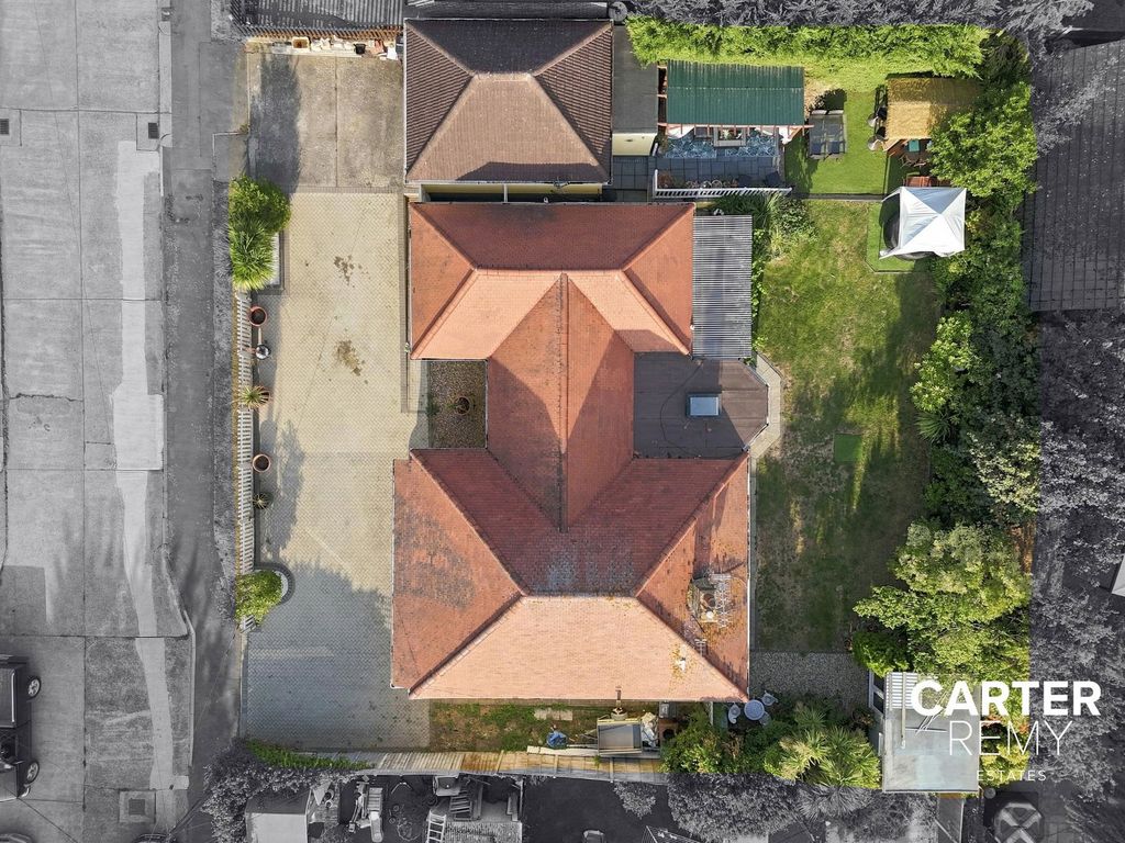 Property photo 3 of 42