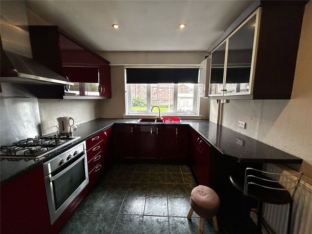 Property photo 3 of 6 Kitchen
