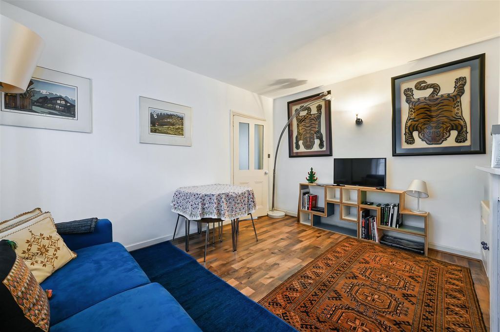 Property photo 2 of 15 Warwick Square Mews, 18 (2).Jpg