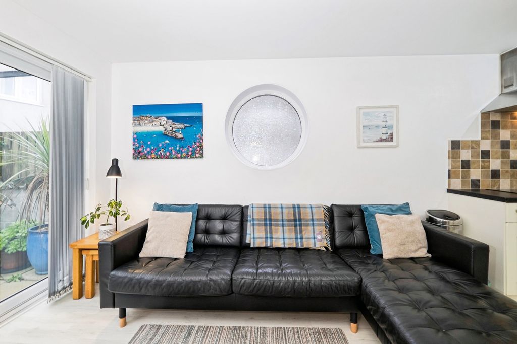 Property photo 3 of 18 Pbox-Img.Jpg