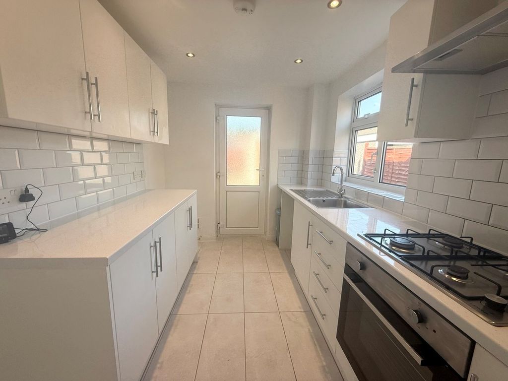 Property photo 2 of 19 Kitchen