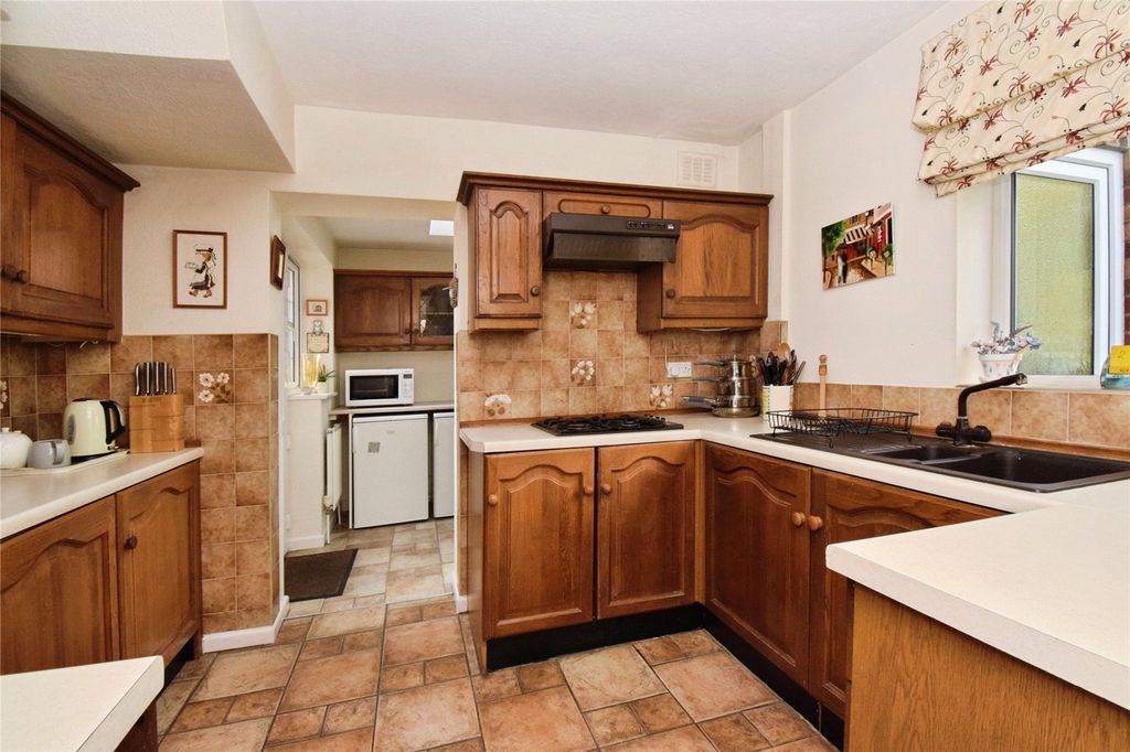 Property photo 3 of 26 Kitchen