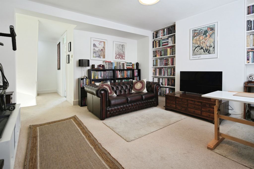 Property photo 2 of 20