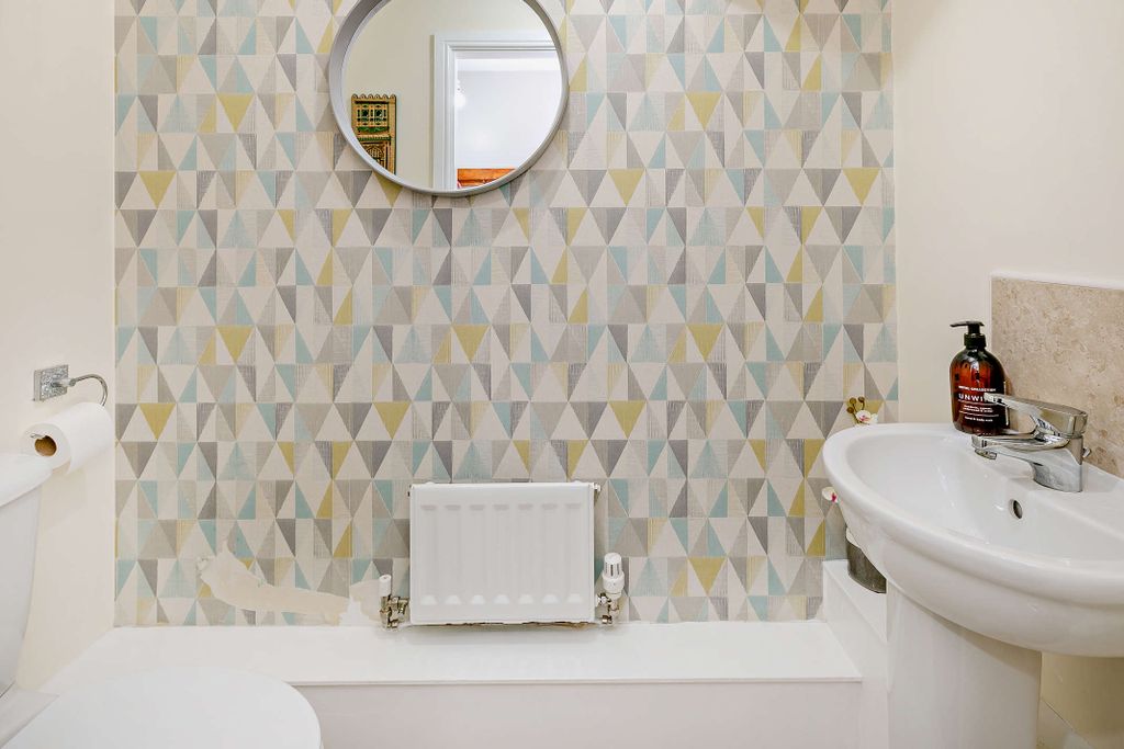 Property photo 3 of 18 Ground Floor W/C