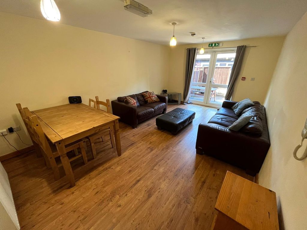 Property photo 1 of 28