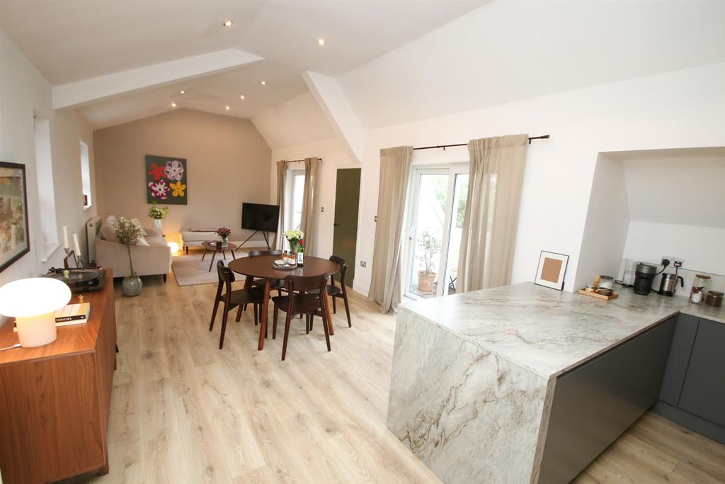 Property photo 2 of 25 Img_5825.Jpg