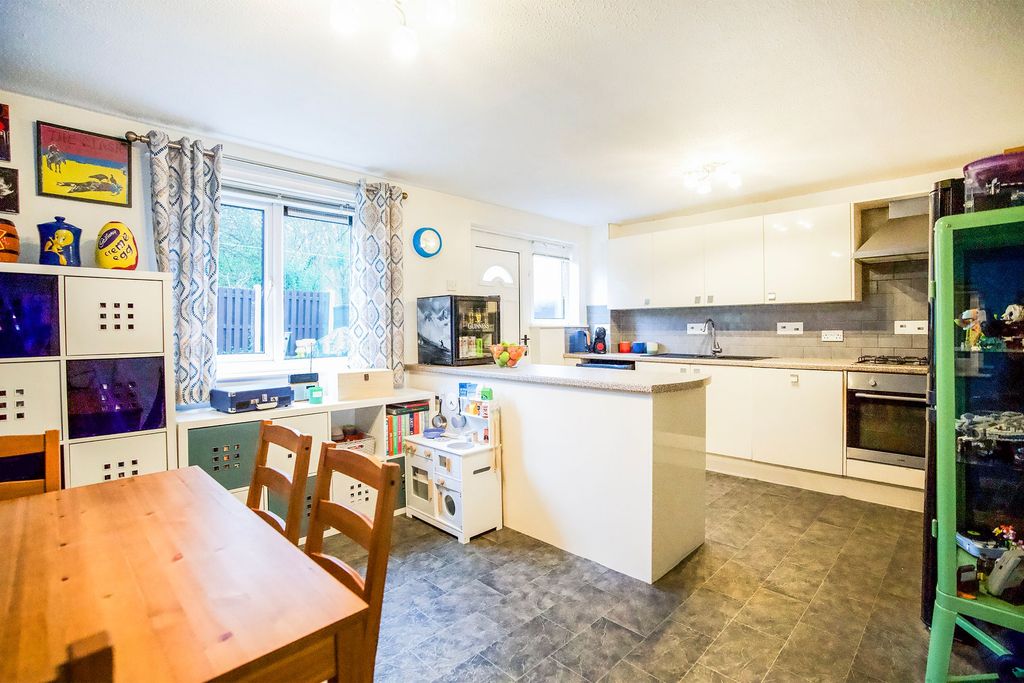 Property photo 3 of 15