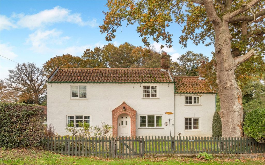 Property photo 2 of 16 Staithe House