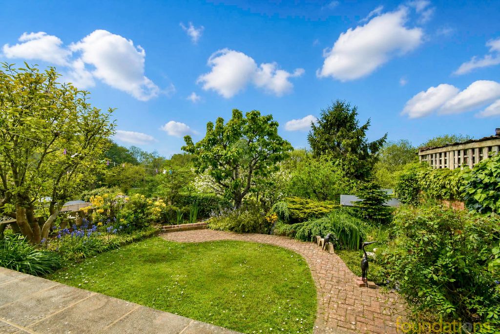 Property photo 2 of 20