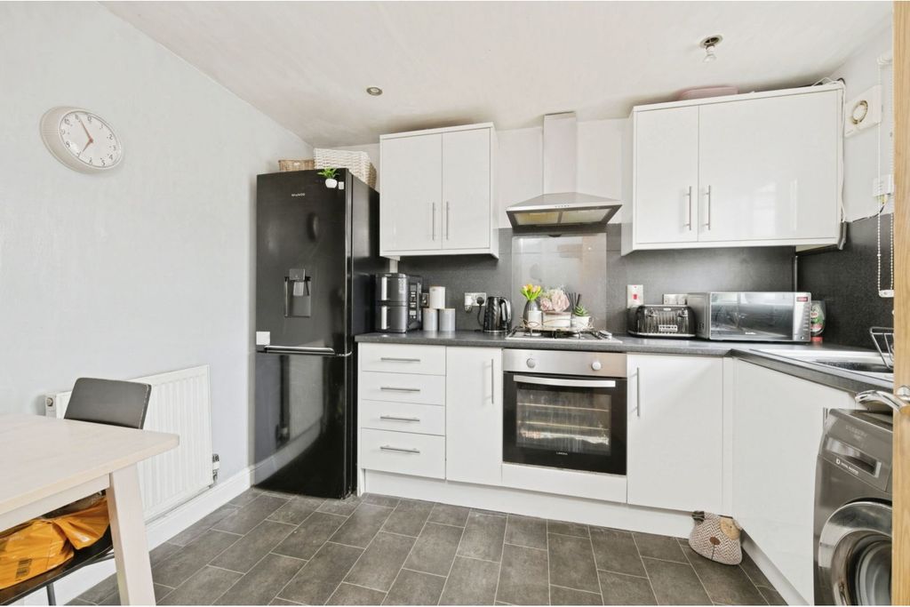 Property photo 2 of 15 Kitchen