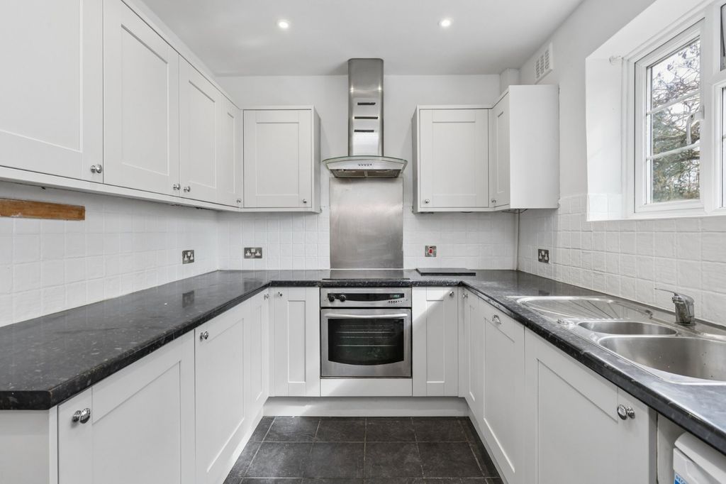 Property photo 2 of 7 Picture No. 11