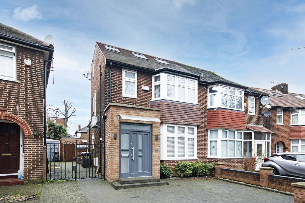 Property photo 2 of 12