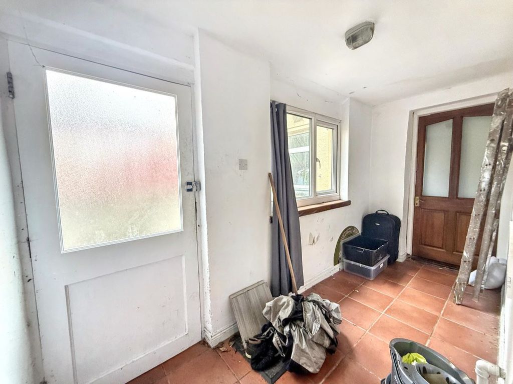 Property photo 3 of 28