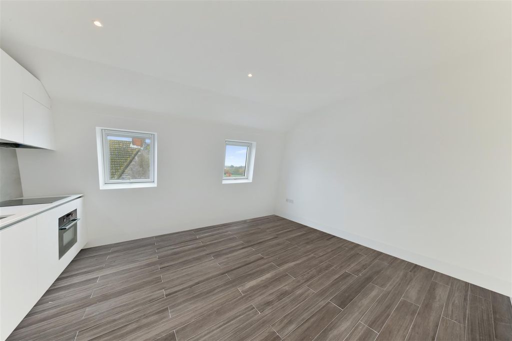 Property photo 3 of 24 High Street, 266, Flat 3-4.Jpg
