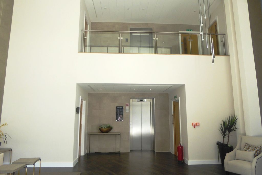 Property photo 3 of 14 Internal 2