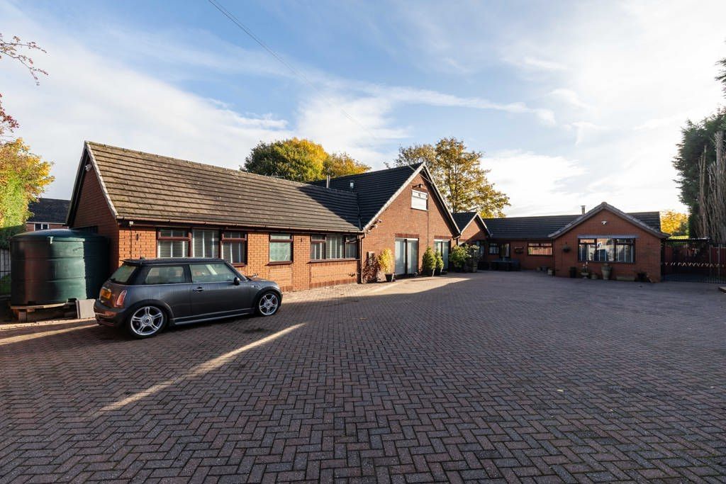 Property photo 1 of 33 Photo 27