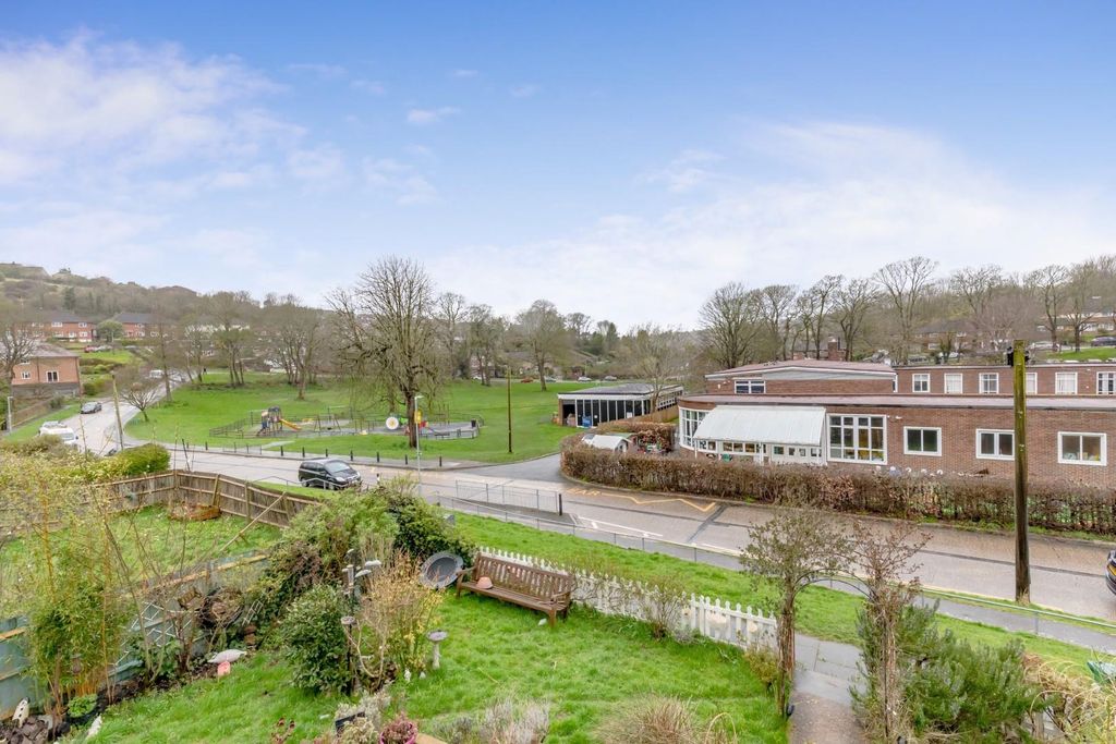 Property photo 2 of 16 Taunton Road-11.Jpg