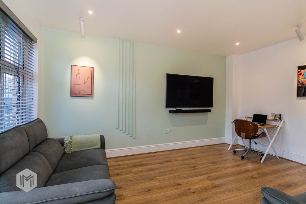 Property photo 3 of 26 Picture No. 23