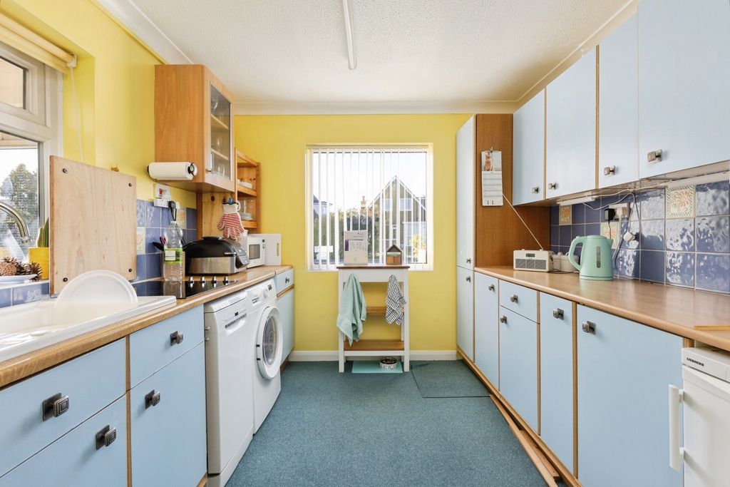 Property photo 2 of 17 Photo
