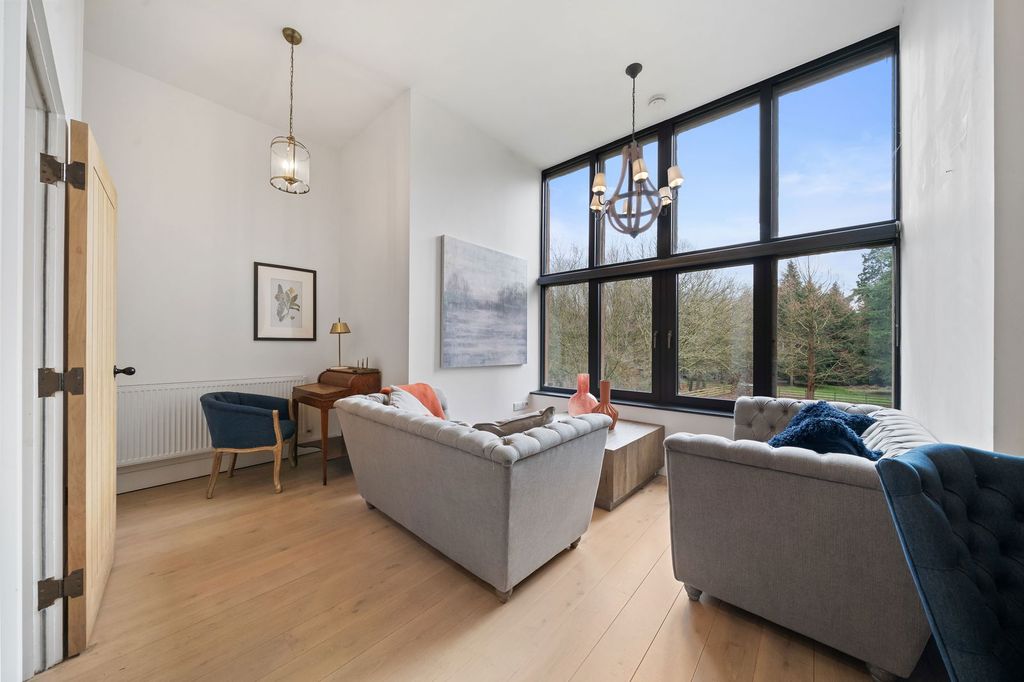 Property photo 3 of 19