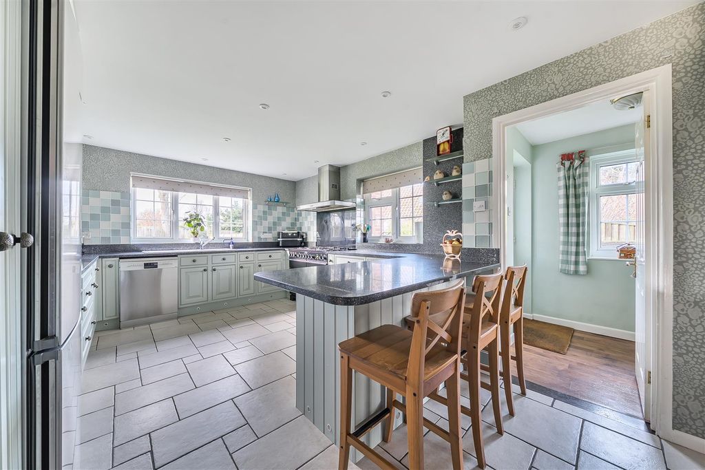 Property photo 2 of 22 1403741-20-69737Dd34d24c.Jpg