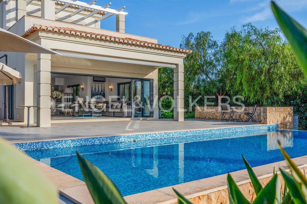 Property photo 1 of 42