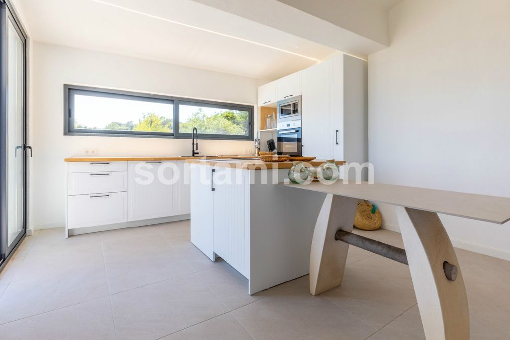 Property photo 3 of 53