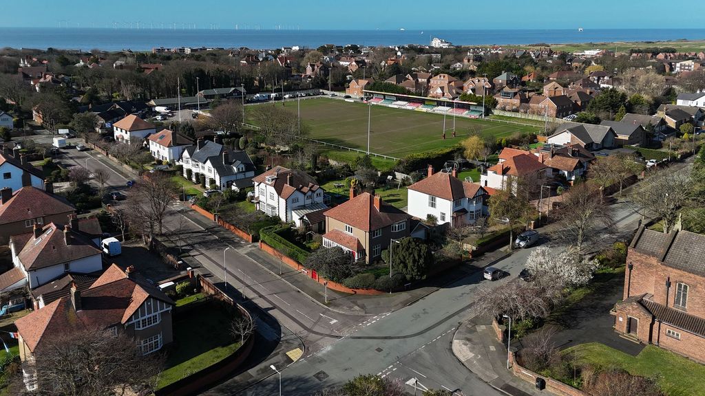 Property photo 2 of 23