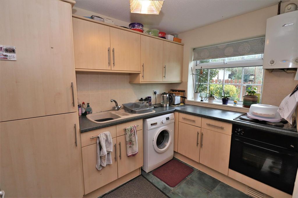 Property photo 3 of 7 Kitchen