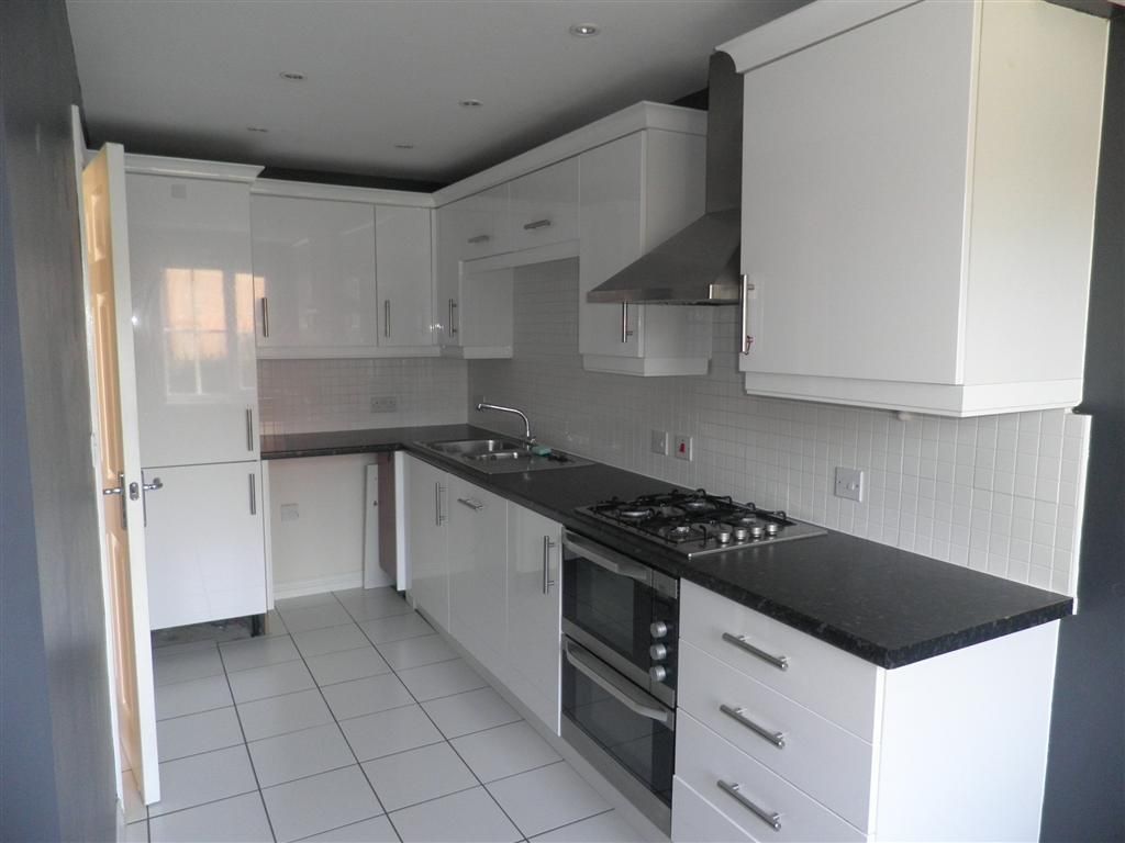 Property photo 2 of 9 Kitchen