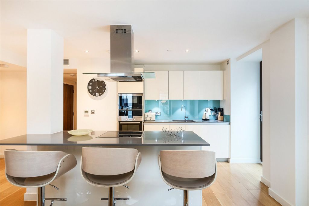 Property photo 1 of 18 Kitchen