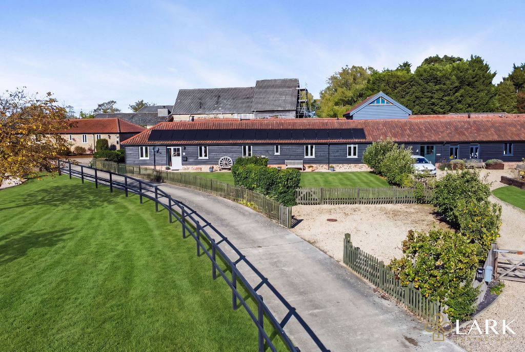 Property photo 1 of 24 Pt-Lark-Lavenderbarn-1