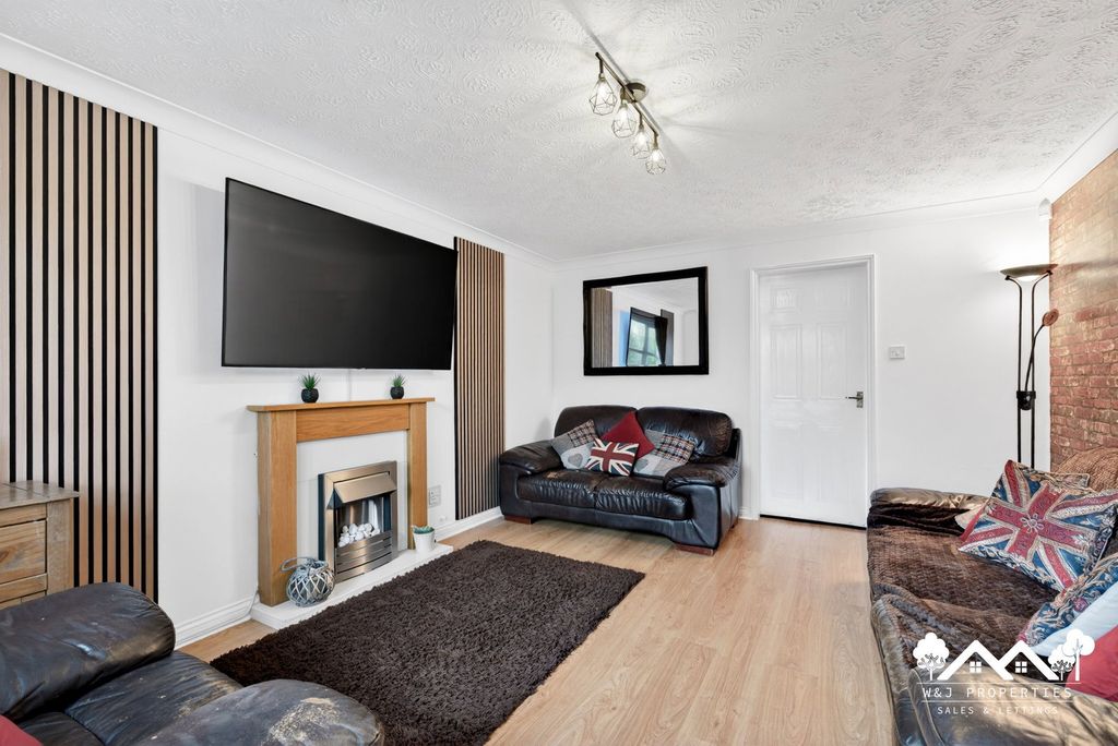 Property photo 2 of 27