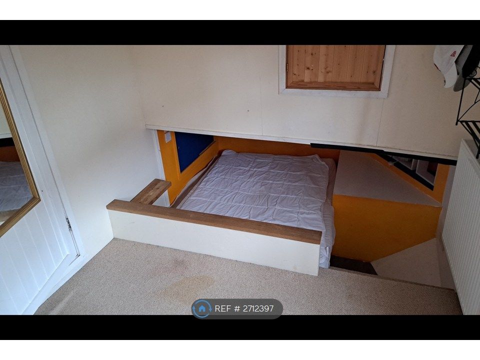 Property photo 2 of 7 Main Bedroom