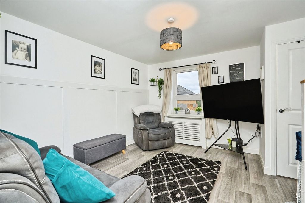 Property photo 2 of 20 Living Room